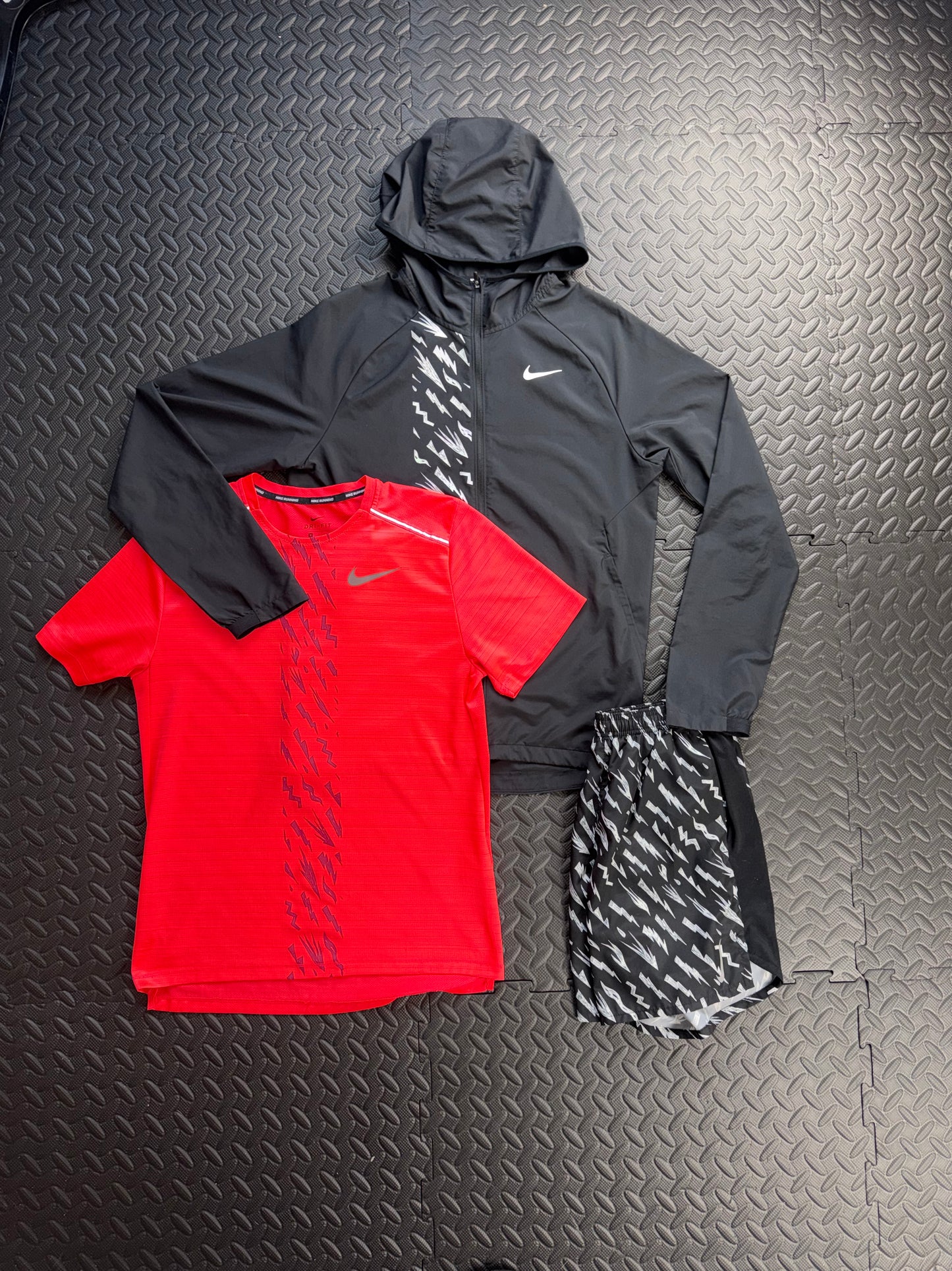 NIKE BOLT 3 PEICE SET