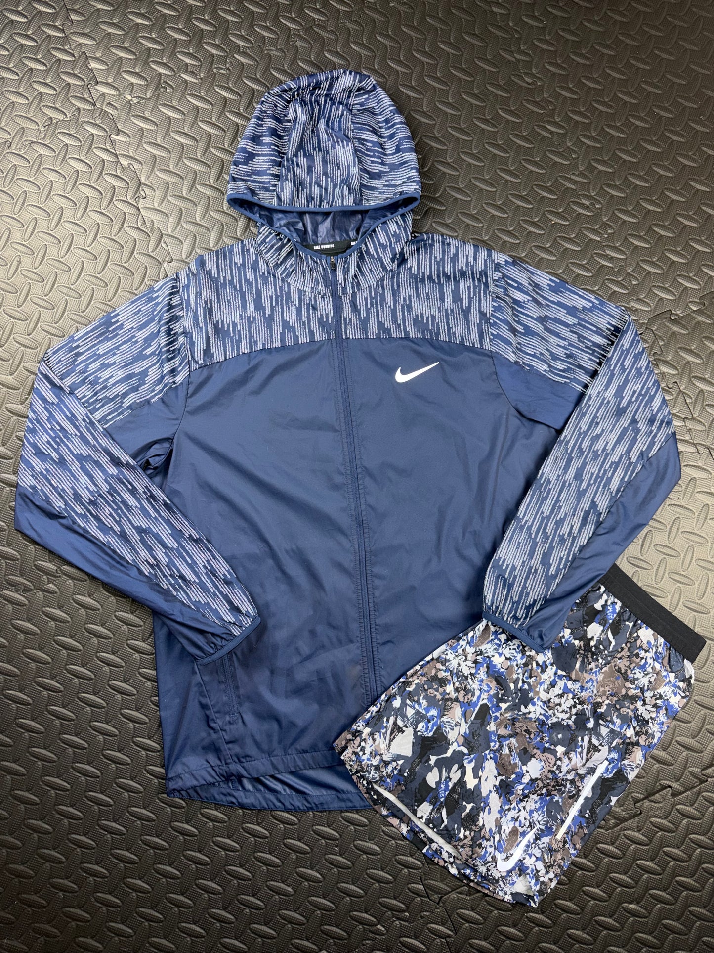 RARE NIKE FLASH WINDBREAKER & FLORAL SHORT SET