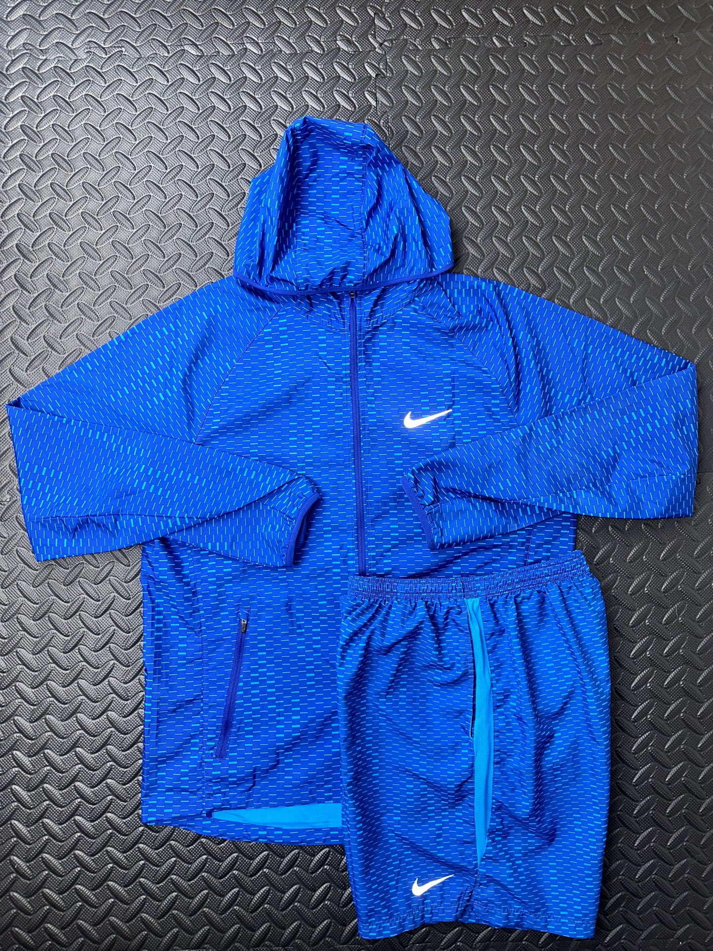 NIKE DIGITAL WINDRUNNER & SHORT SET