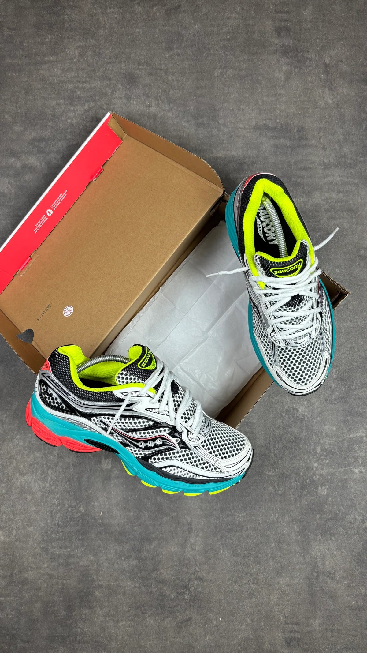 Saucony Pro Grid Omni 9 Mutant