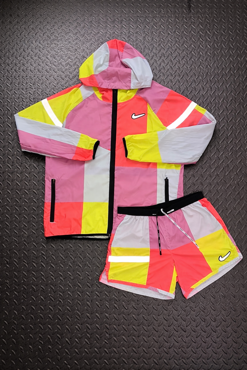 NIKE PATCHWORK WILD RUN JACKET - NEON/ PINK SET