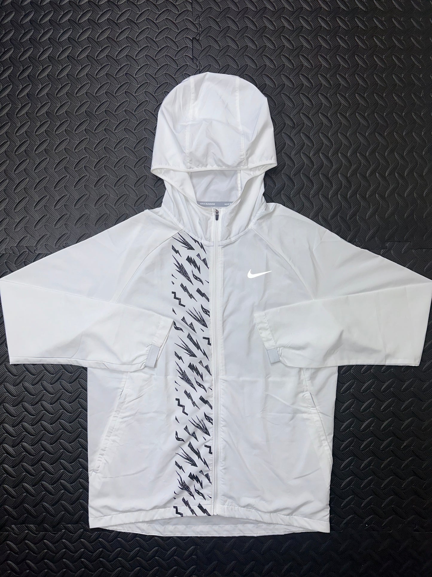 NIKE WHITE BOLT WINDRUNNER