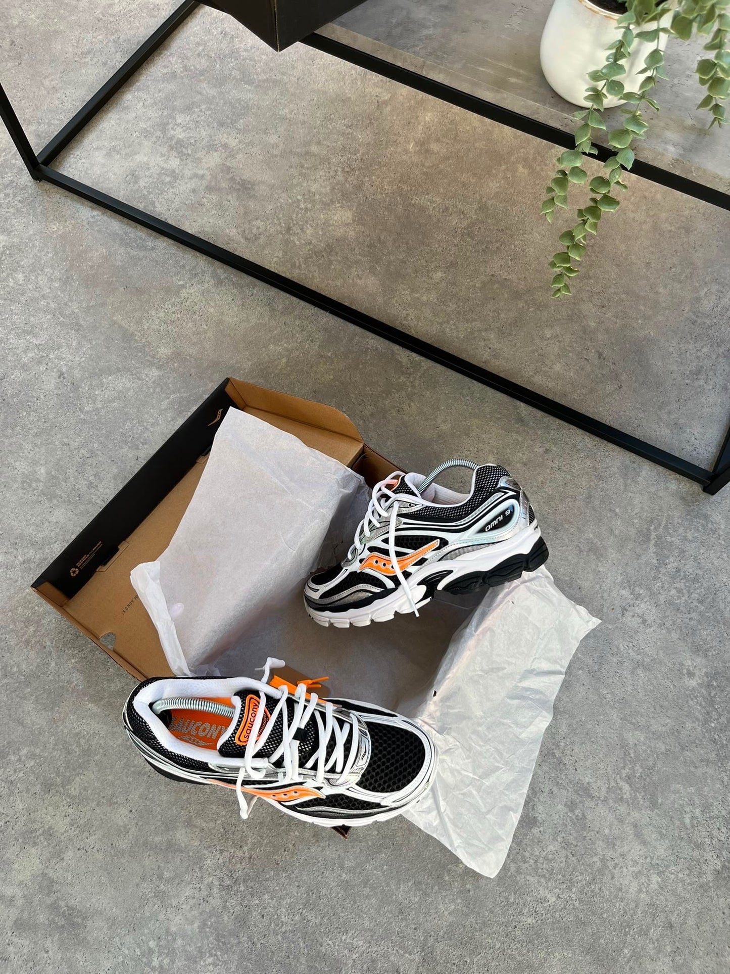 Saucony Progrid Omni 9 White Vo2 Orange