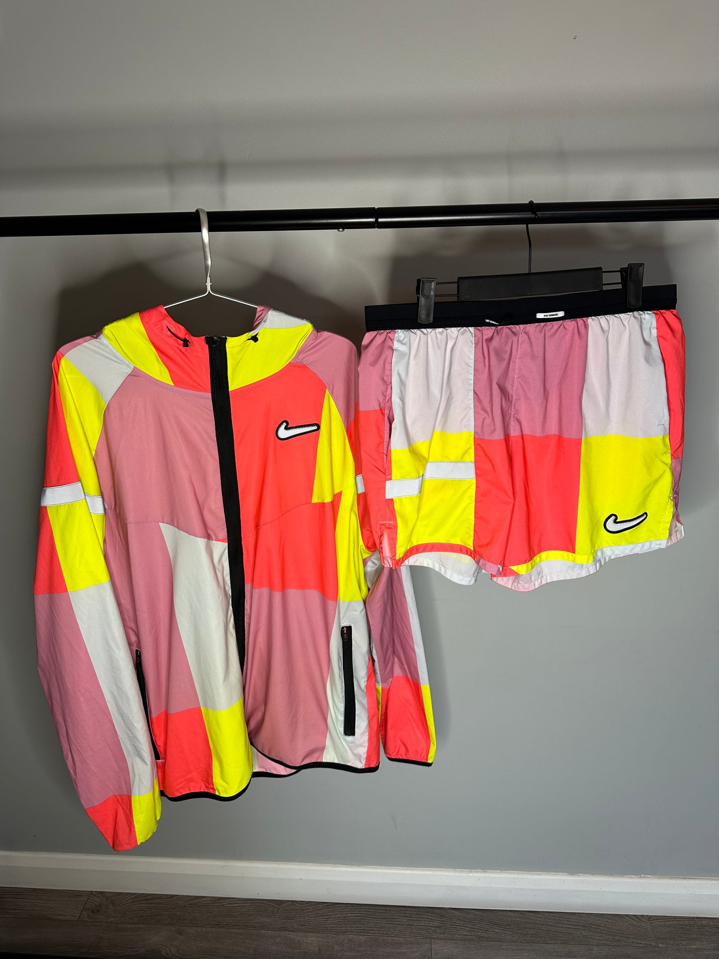 NIKE PATCHWORK WILD RUN JACKET - NEON/ PINK SET